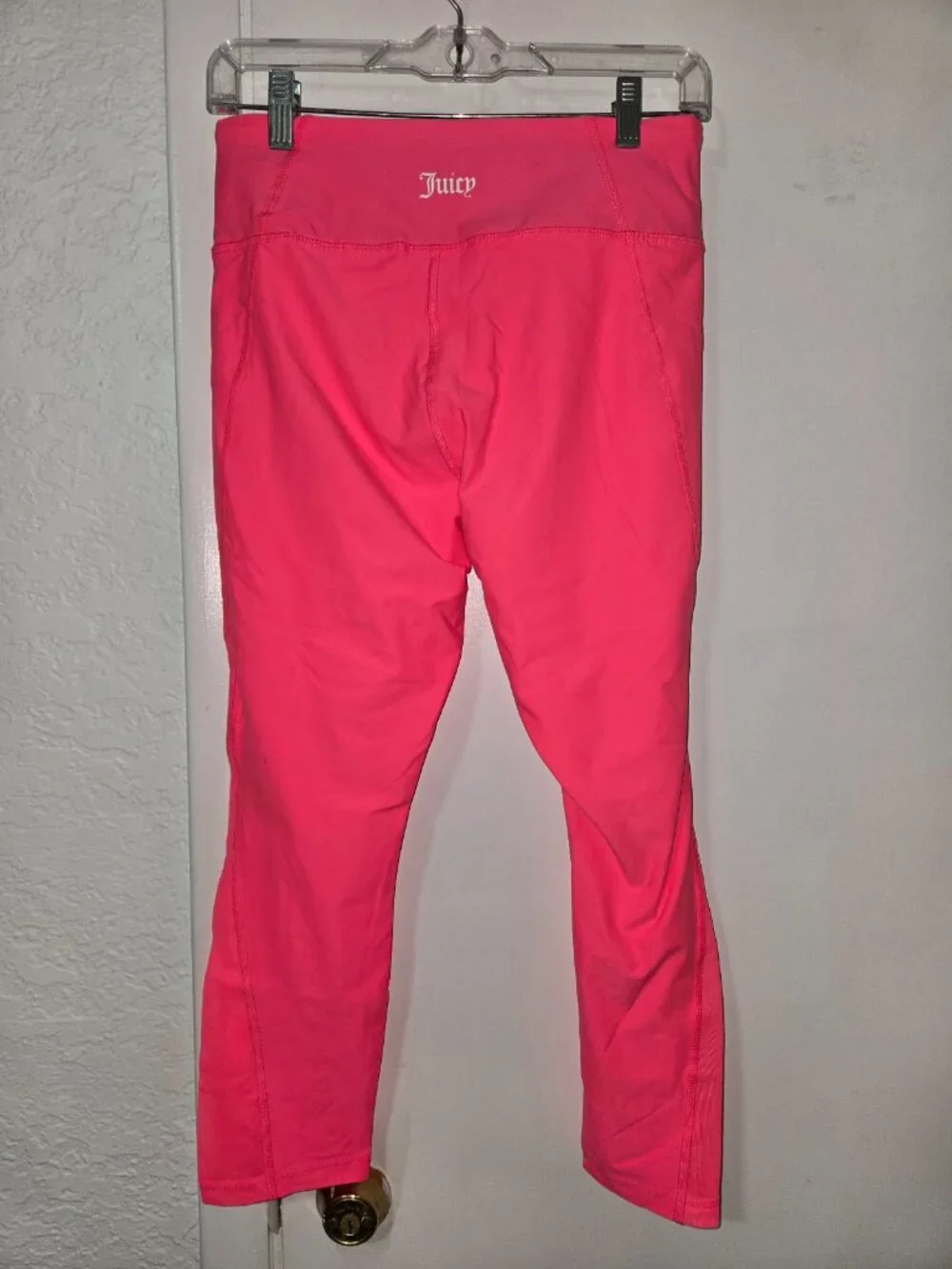 Juicy Couture Sport Essential Crop Leggings Medium Neon Pink NWT 22" Crop - Picture 5 of 6